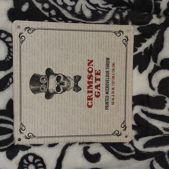 Crimson Gate printed microvelour throw - Picture 3 of 9